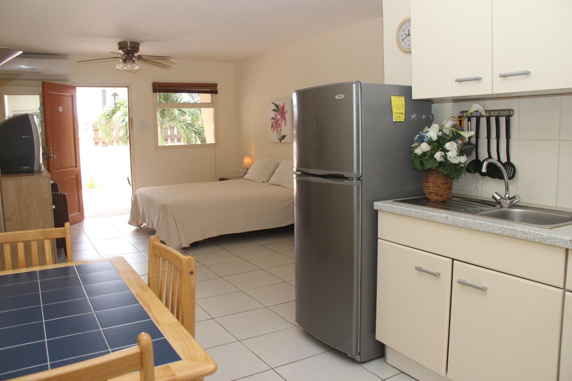 Camacuri Apartments Oranjestad Quarto foto